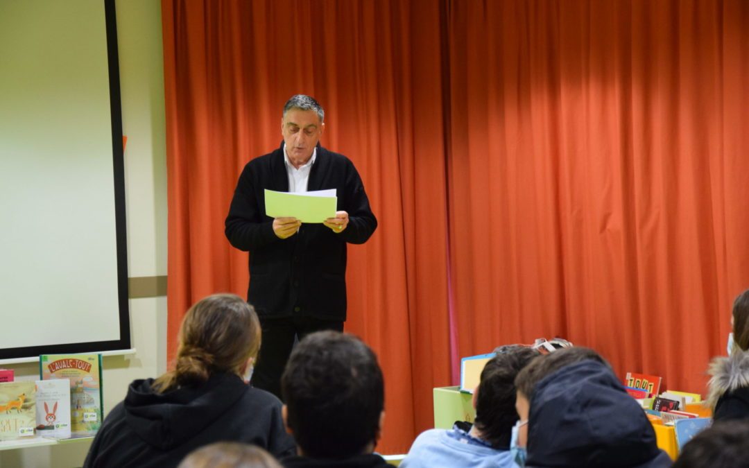 Une matinée dans les livres : les 4èmes B « entre bibliothèque et librairie » à Saint Florent le Vieil